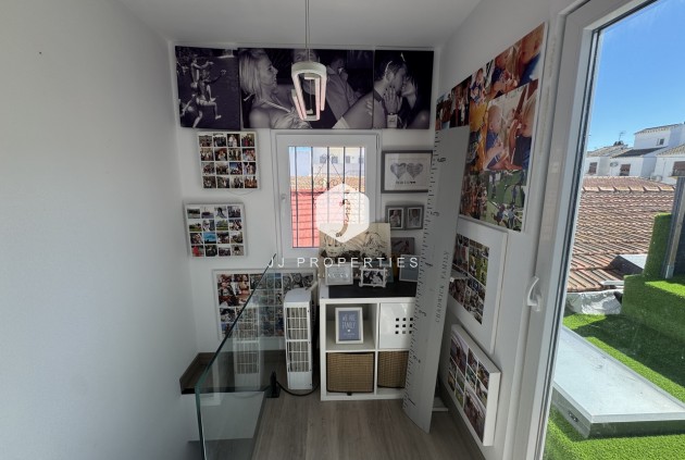 Z drugiej ręki - Szalet -
San Miguel de Salinas - Inland