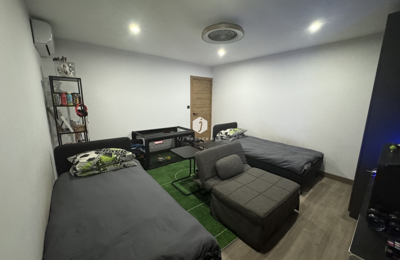 Z drugiej ręki - Szalet -
San Miguel de Salinas - Inland