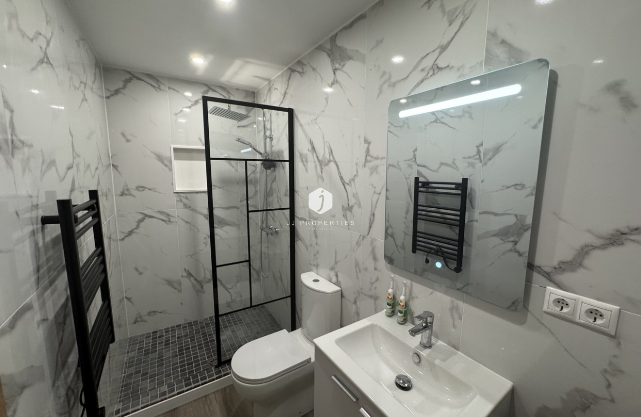 Z drugiej ręki - Szalet -
San Miguel de Salinas - Inland