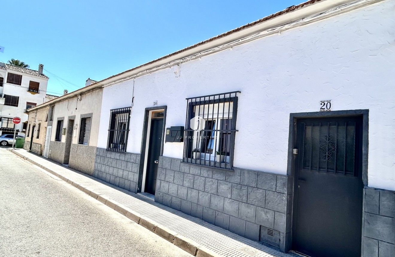 Z drugiej ręki - Szalet -
San Miguel de Salinas - Inland