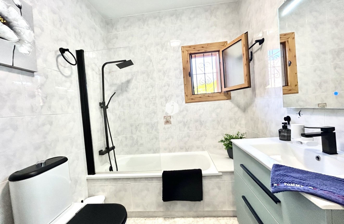 Segunda mano - Chalet -
Playa Flamenca - Costa Blanca