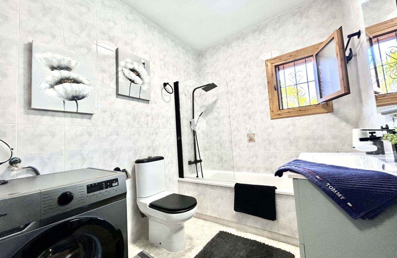 Segunda mano - Chalet -
Playa Flamenca - Costa Blanca