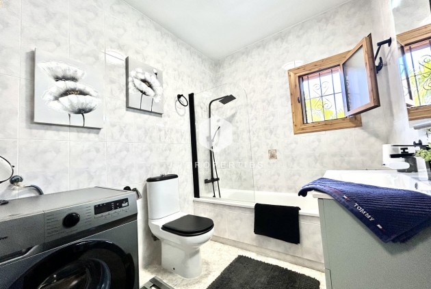 Segunda mano - Chalet -
Playa Flamenca - Costa Blanca