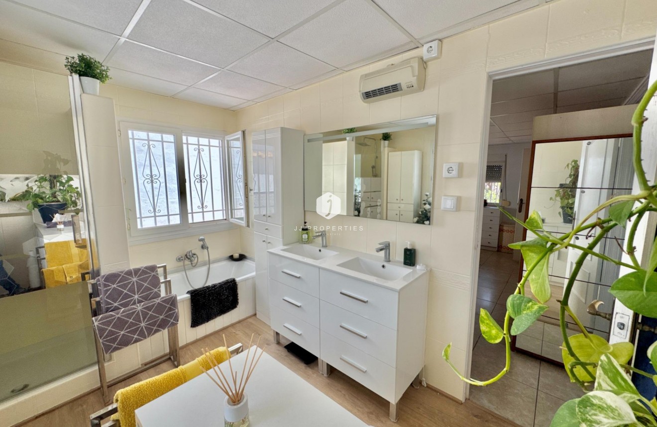 Resale - Villa -
Dolores - Comunidad Valenciana