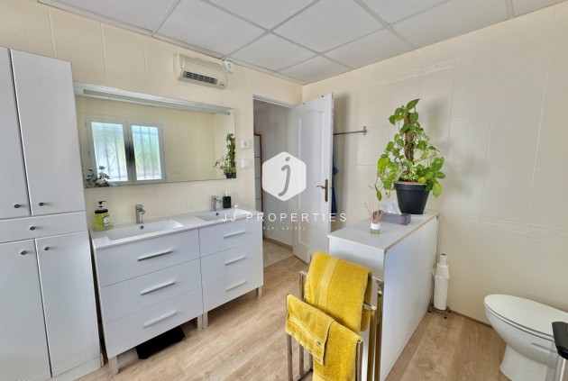 Resale - Villa -
Dolores - Comunidad Valenciana