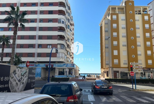 D'occasion - Appartement -
Torrevieja - Acequion