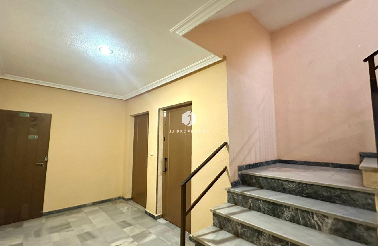 D'occasion - Appartement -
Torrevieja - Acequion