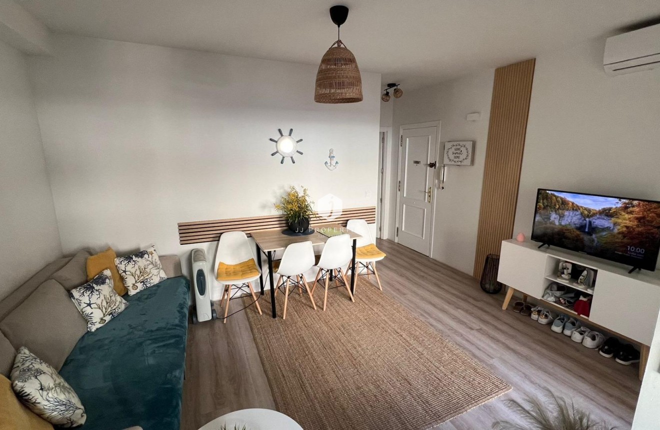 Segunda mano - Apartamento / piso -
Torrevieja - Centro