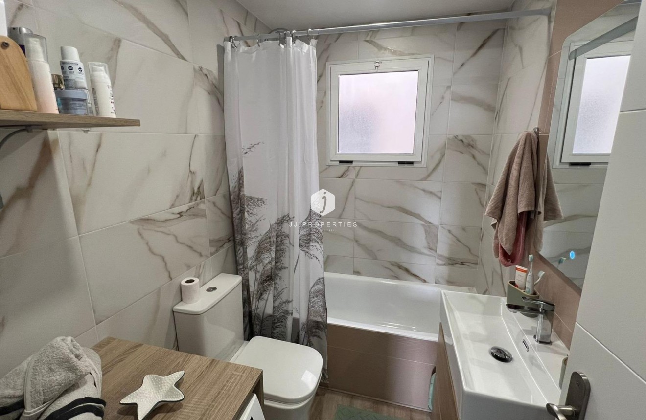 Segunda mano - Apartamento / piso -
Torrevieja - Centro