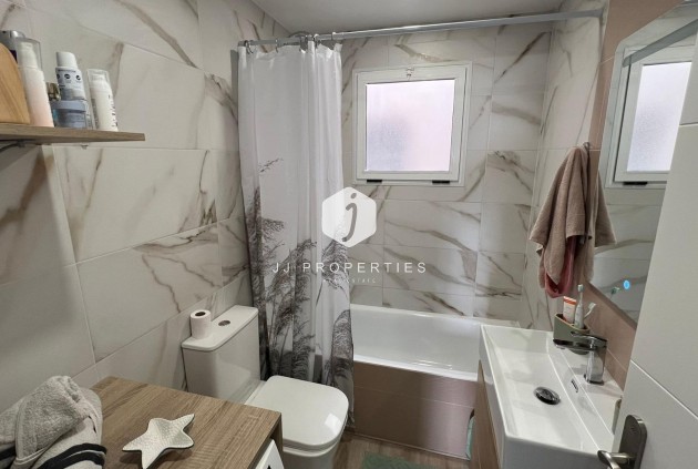 Segunda mano - Apartamento / piso -
Torrevieja - Centro