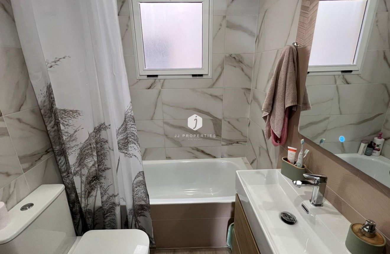 Segunda mano - Apartamento / piso -
Torrevieja - Centro