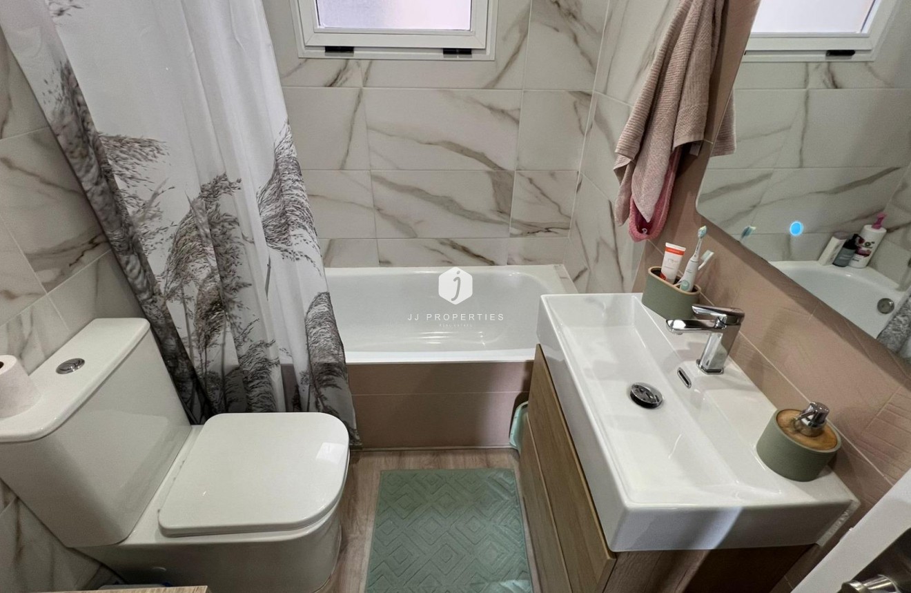 Segunda mano - Apartamento / piso -
Torrevieja - Centro