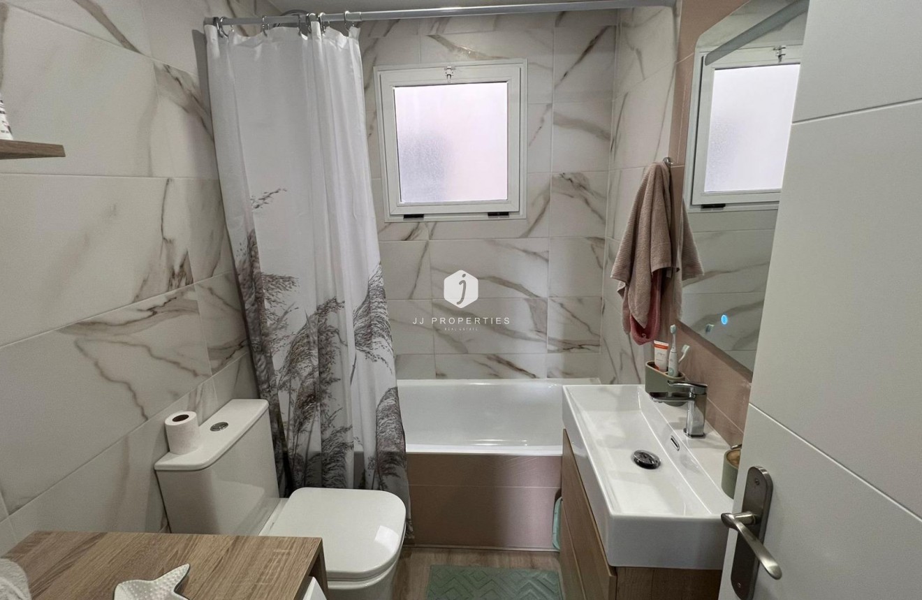 Segunda mano - Apartamento / piso -
Torrevieja - Centro