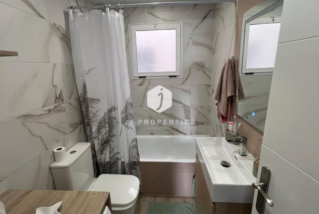 Segunda mano - Apartamento / piso -
Torrevieja - Centro