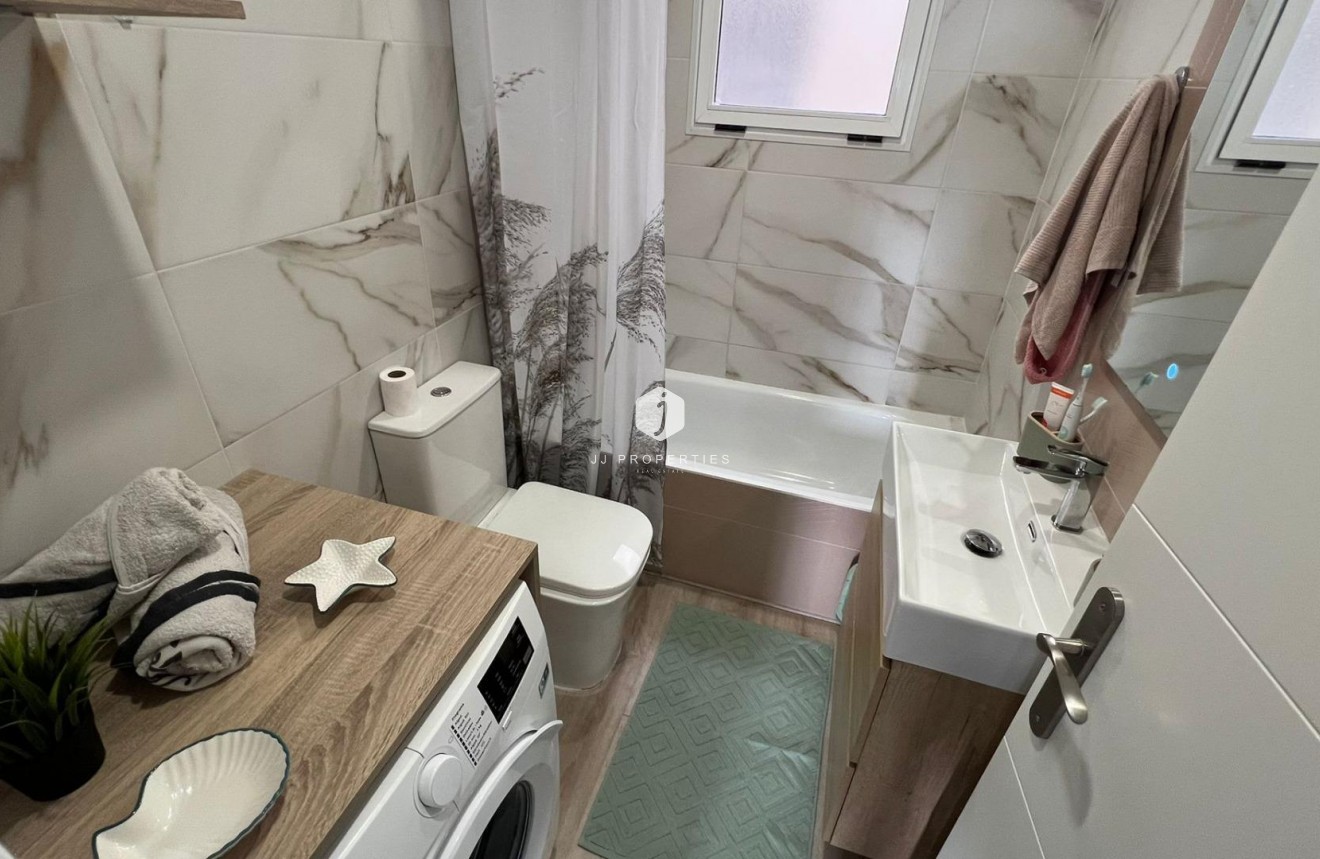 Segunda mano - Apartamento / piso -
Torrevieja - Centro