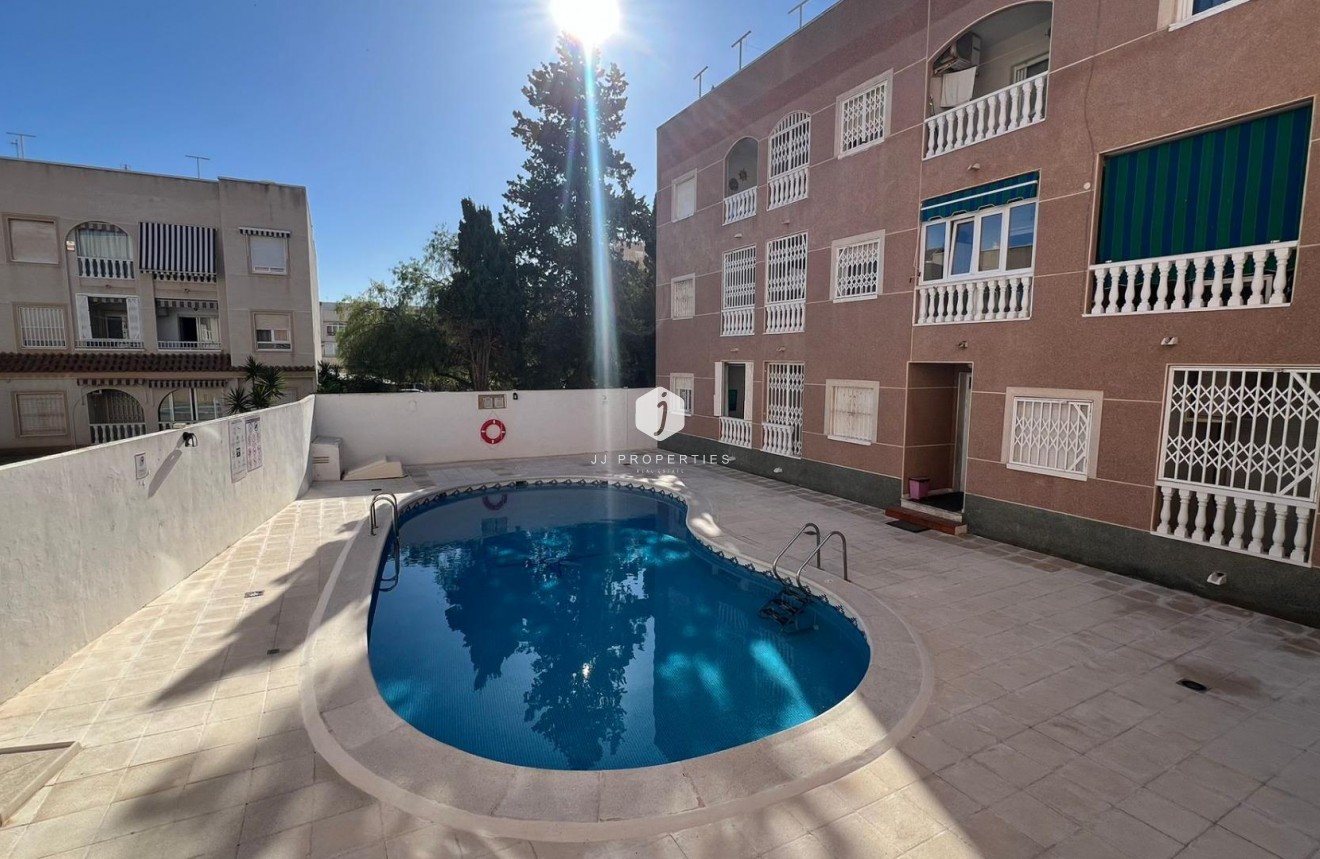 Segunda mano - Apartamento / piso -
Torrevieja - Centro