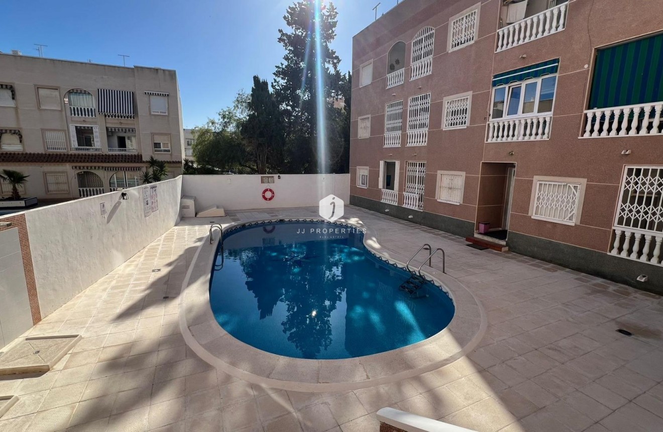 Segunda mano - Apartamento / piso -
Torrevieja - Centro