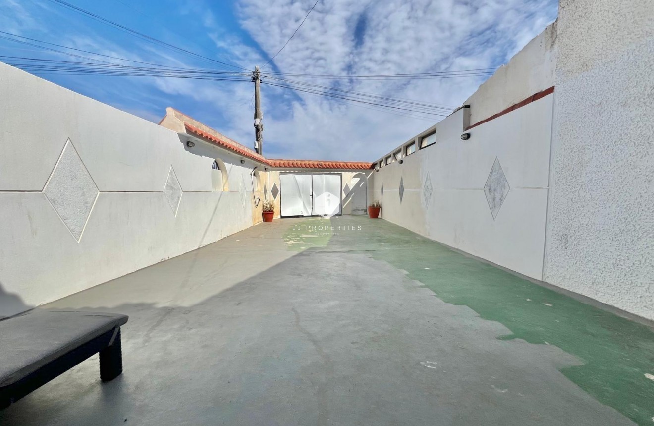 Segunda mano - Bungalow -
Torrevieja - La Siesta - El Salado - Torreta