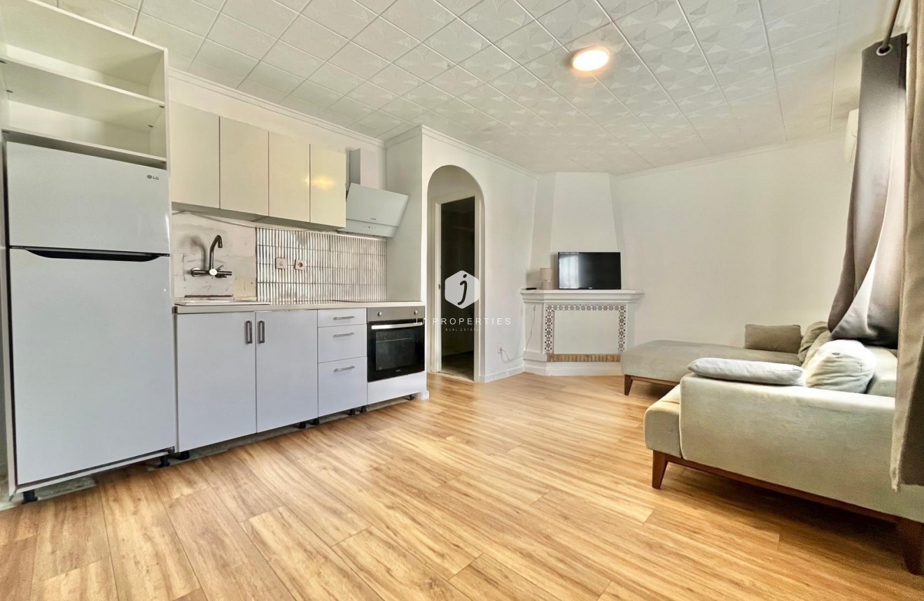 Segunda mano - Bungalow -
Torrevieja - La Siesta - El Salado - Torreta