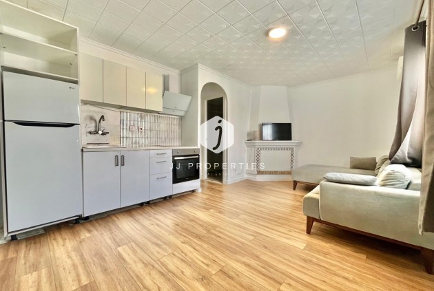 Segunda mano - Bungalow -
Torrevieja - La Siesta - El Salado - Torreta