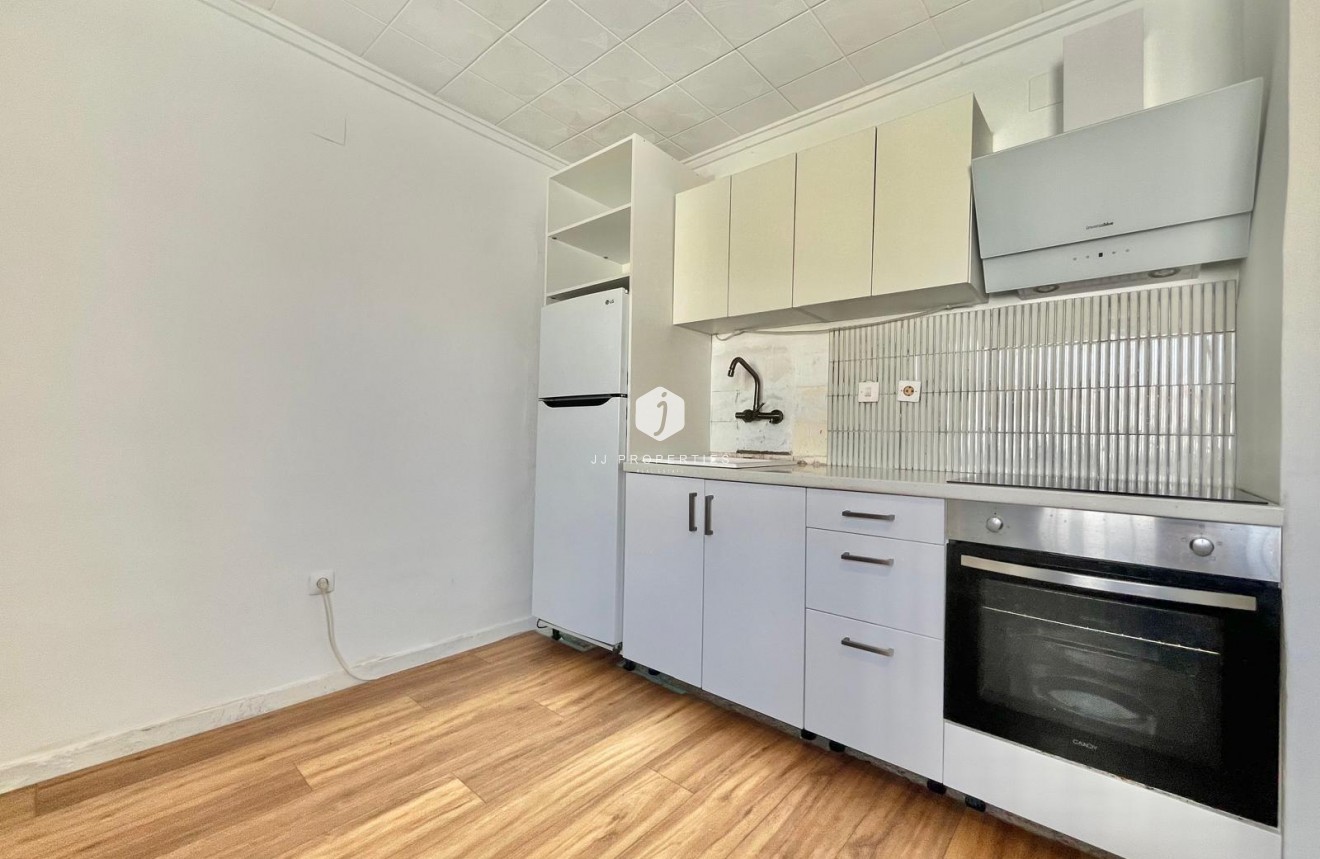 Segunda mano - Bungalow -
Torrevieja - La Siesta - El Salado - Torreta