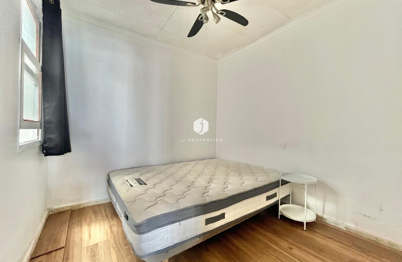 Segunda mano - Bungalow -
Torrevieja - La Siesta - El Salado - Torreta