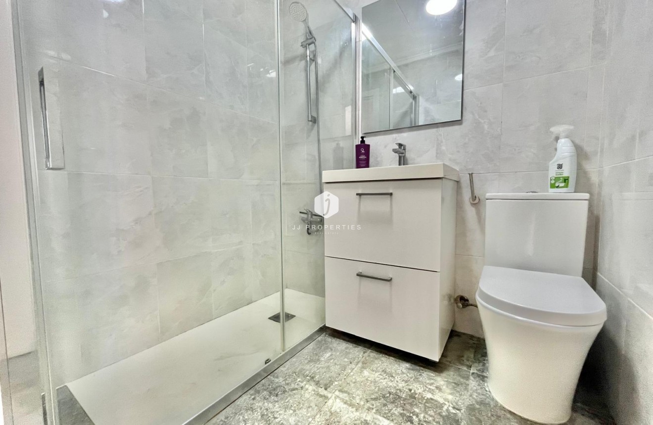 Segunda mano - Bungalow -
Torrevieja - La Siesta - El Salado - Torreta