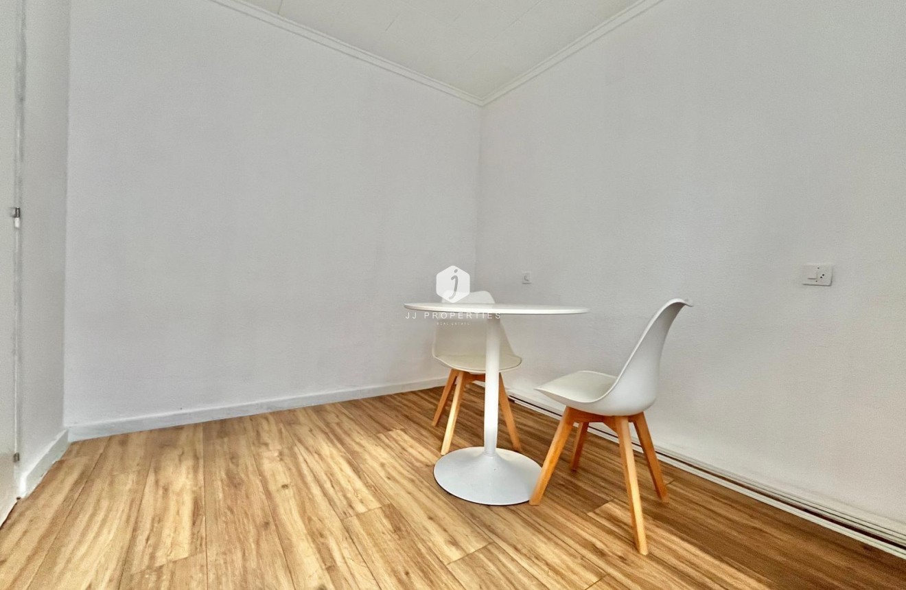 Segunda mano - Bungalow -
Torrevieja - La Siesta - El Salado - Torreta