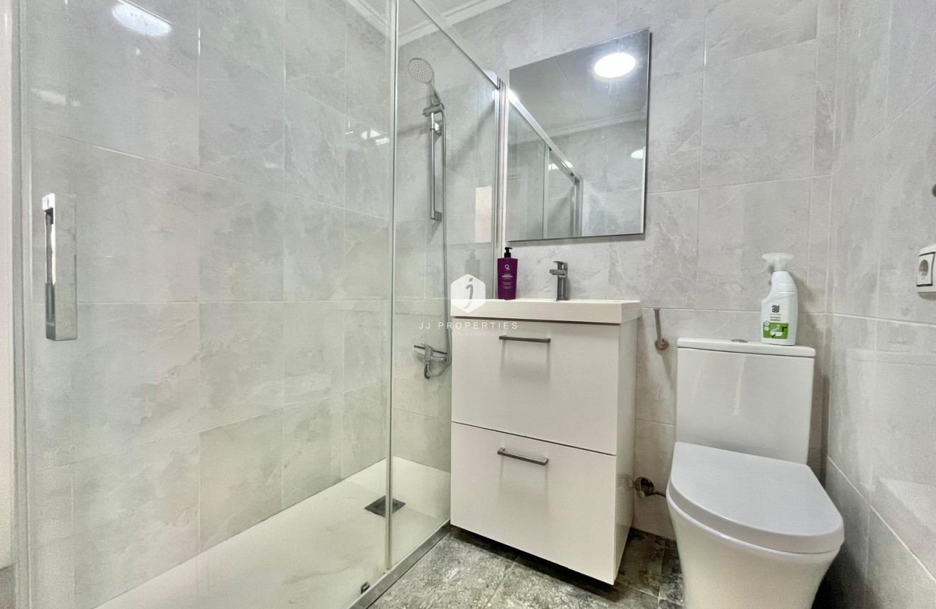 Segunda mano - Bungalow -
Torrevieja - La Siesta - El Salado - Torreta