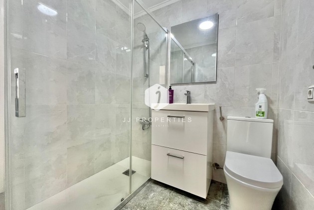 Segunda mano - Bungalow -
Torrevieja - La Siesta - El Salado - Torreta