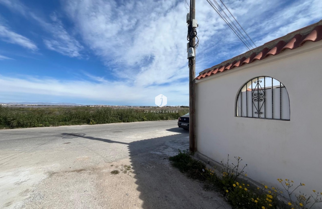 Segunda mano - Bungalow -
Torrevieja - La Siesta - El Salado - Torreta