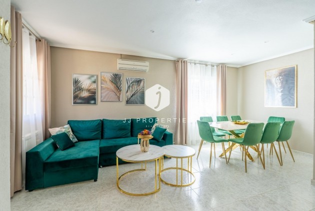 Segunda mano - Villa -
Torrevieja - Los Balcones - Los Altos del Edén