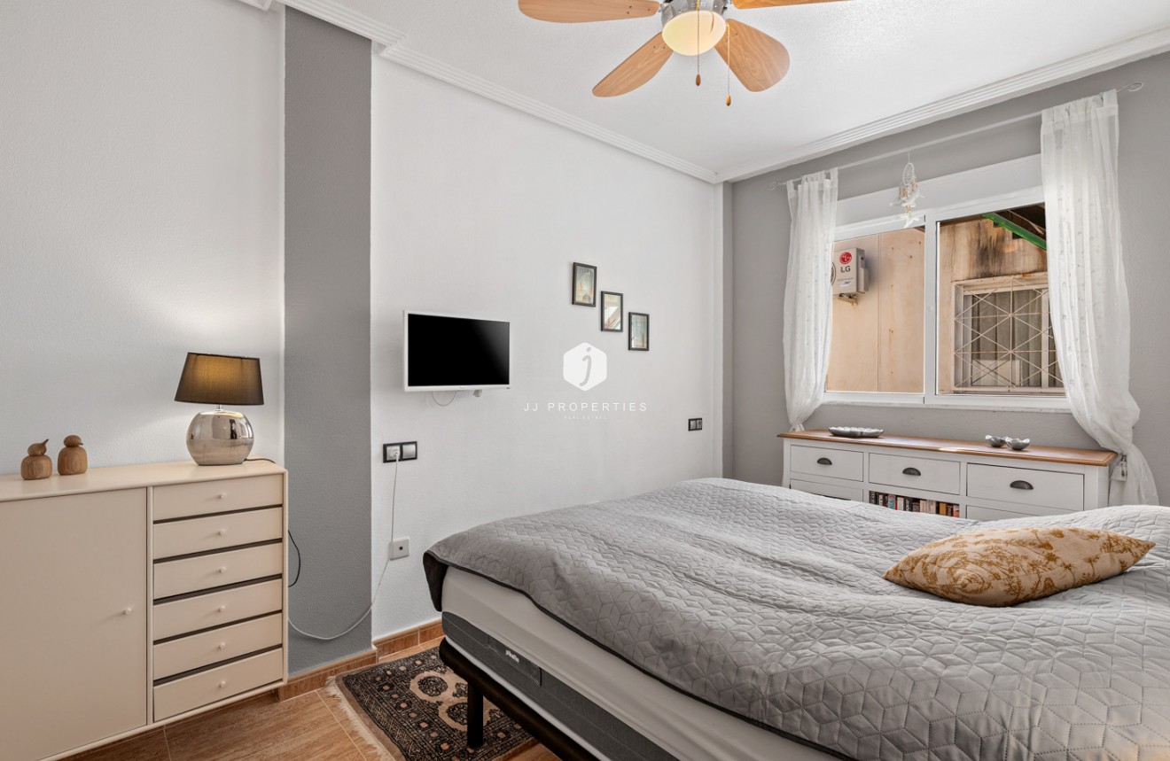 Segunda mano - Bungalow -
Orihuela Costa - Costa Blanca