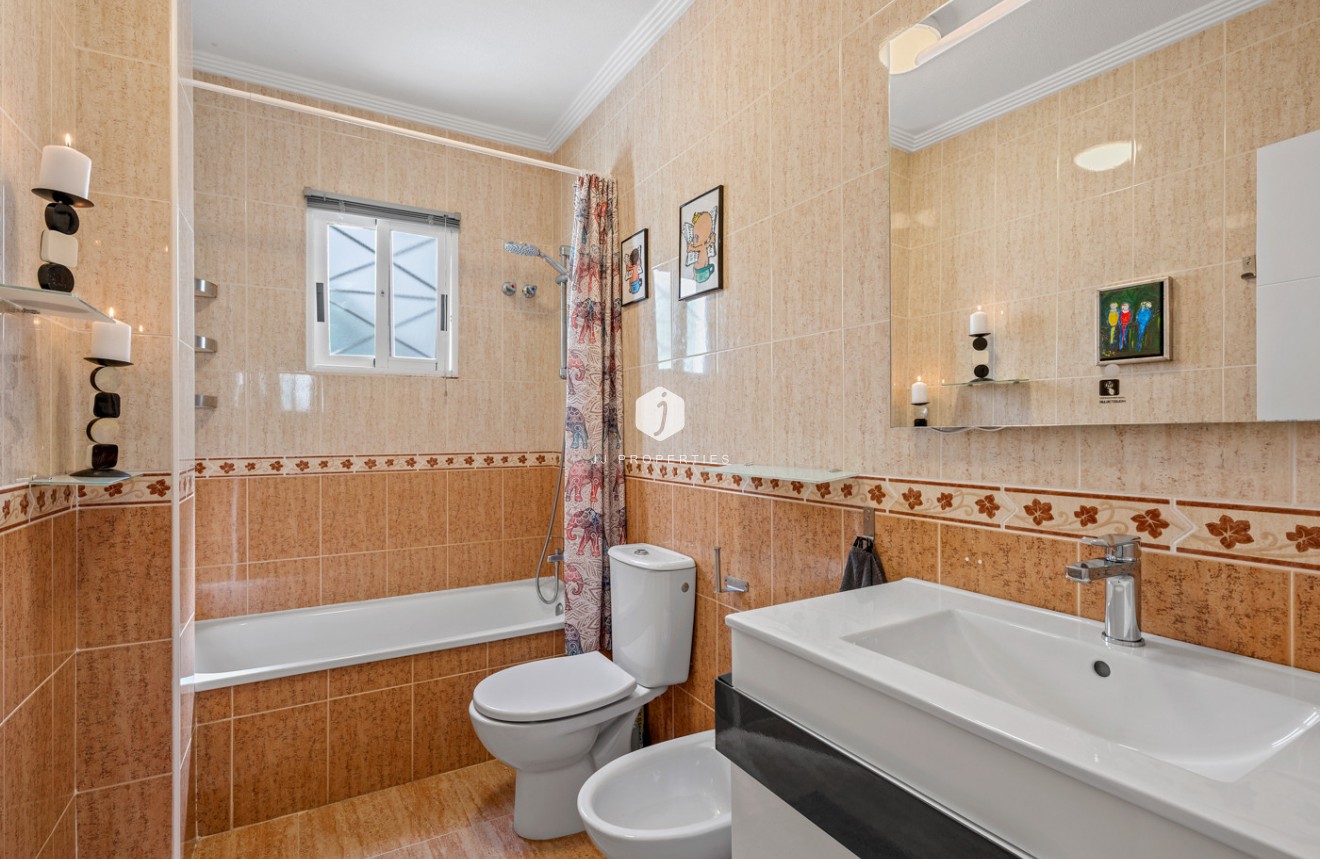 Segunda mano - Bungalow -
Orihuela Costa - Costa Blanca