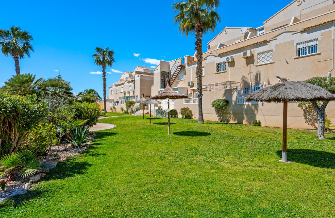 Segunda mano - Bungalow -
Orihuela Costa - Costa Blanca