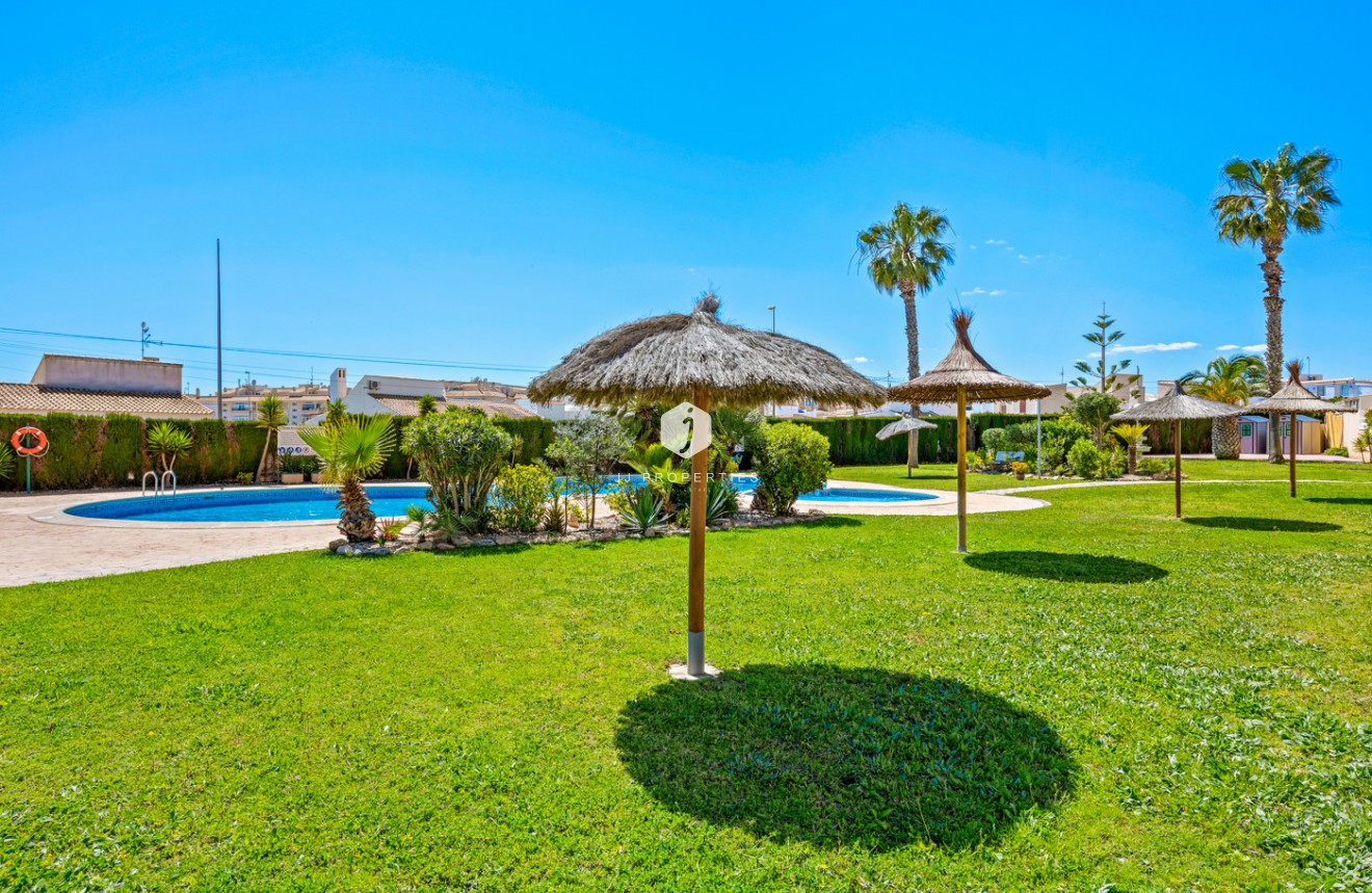 Segunda mano - Bungalow -
Orihuela Costa - Costa Blanca