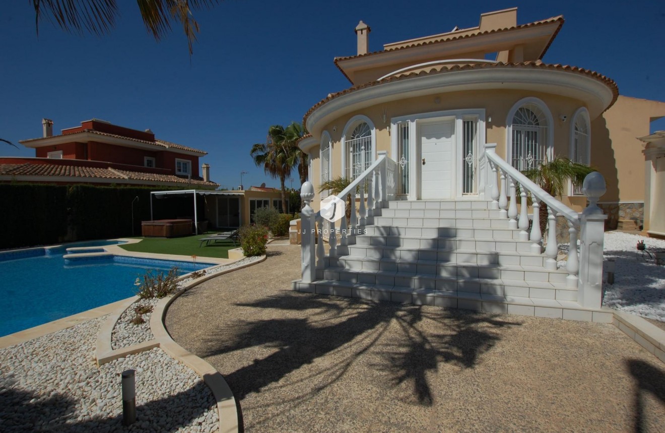 Resale - Villa -
Ciudad Quesada - Costa Blanca
