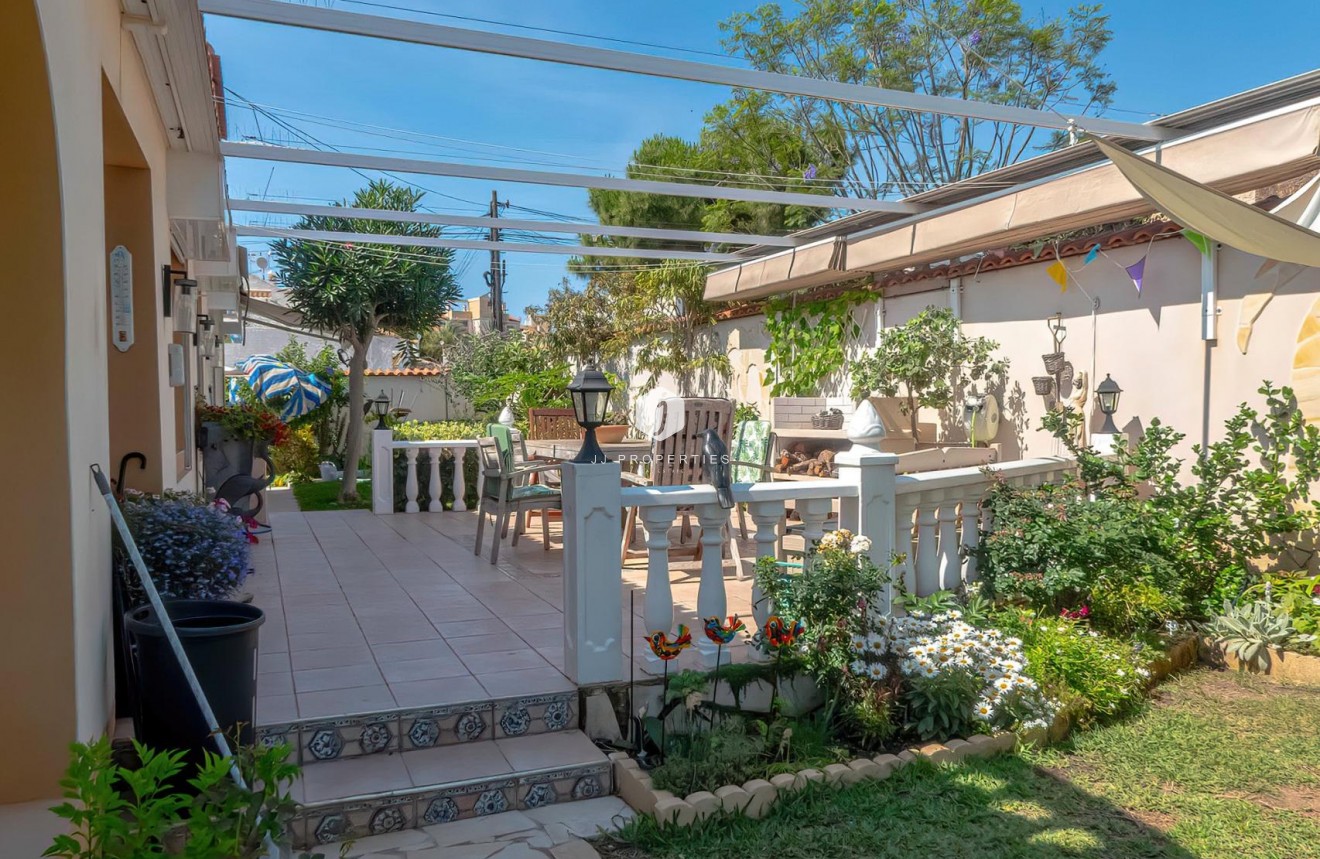 Resale - Villa -
Torrevieja - Costa Blanca