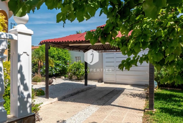 Resale - Villa -
Torrevieja - Costa Blanca