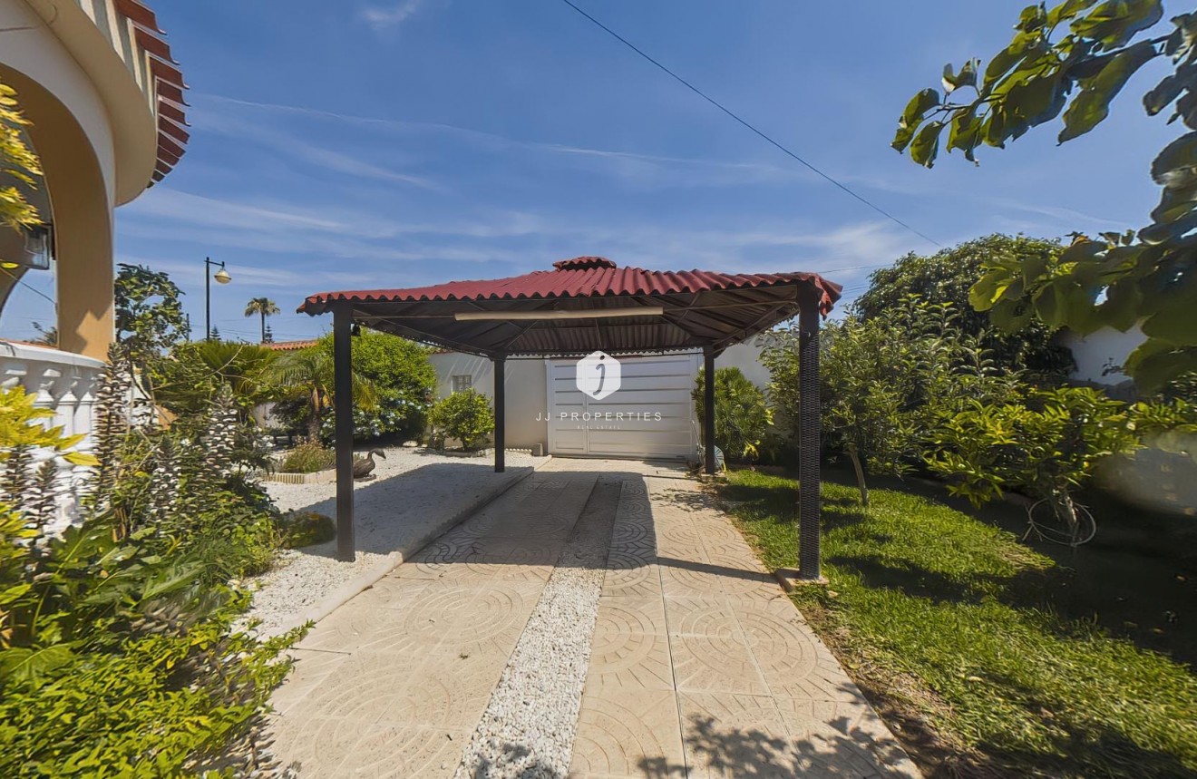 Resale - Villa -
Torrevieja - Costa Blanca