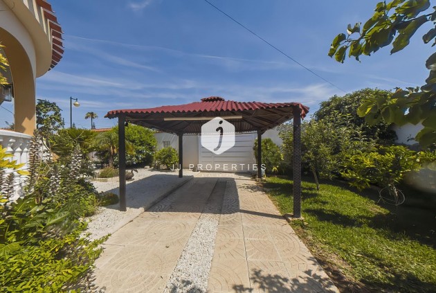 Resale - Villa -
Torrevieja - Costa Blanca