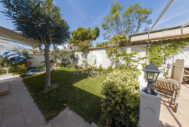 Resale - Villa -
Torrevieja - Costa Blanca