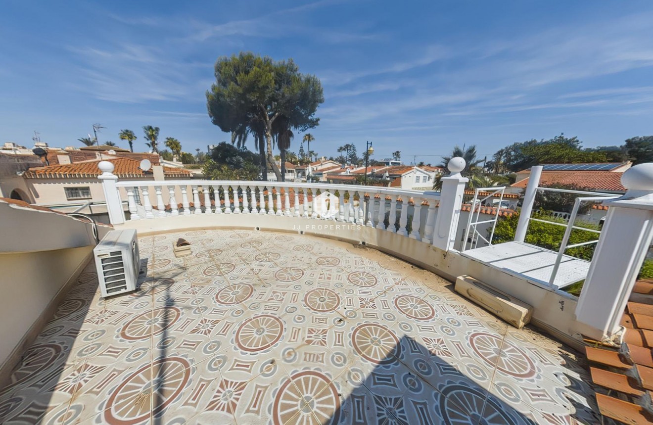 Resale - Villa -
Torrevieja - Costa Blanca