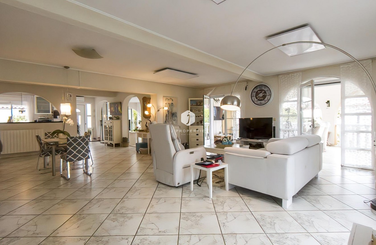 Resale - Villa -
Torrevieja - Costa Blanca