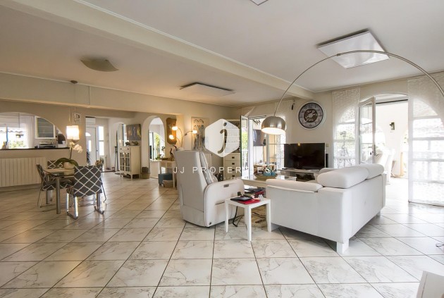 Resale - Villa -
Torrevieja - Costa Blanca