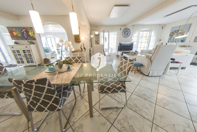 Resale - Villa -
Torrevieja - Costa Blanca