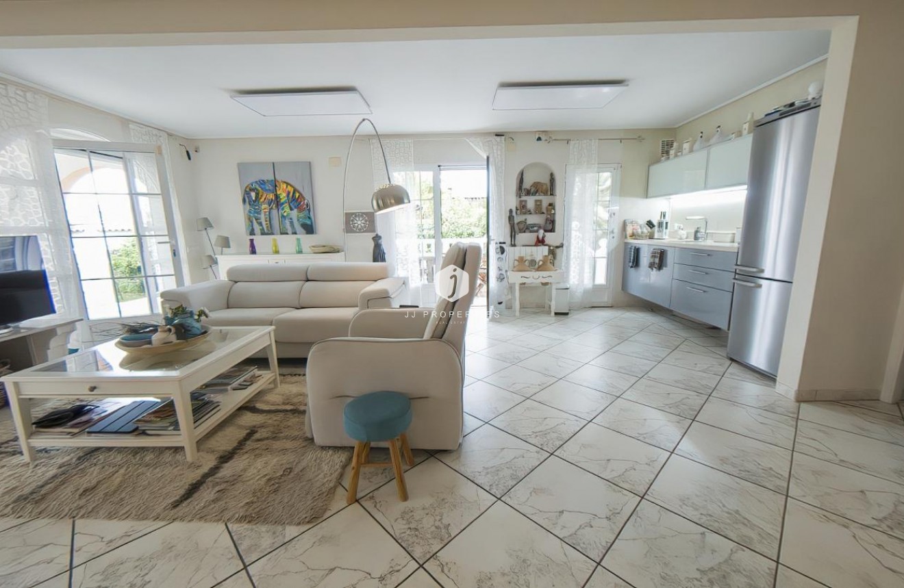 Resale - Villa -
Torrevieja - Costa Blanca