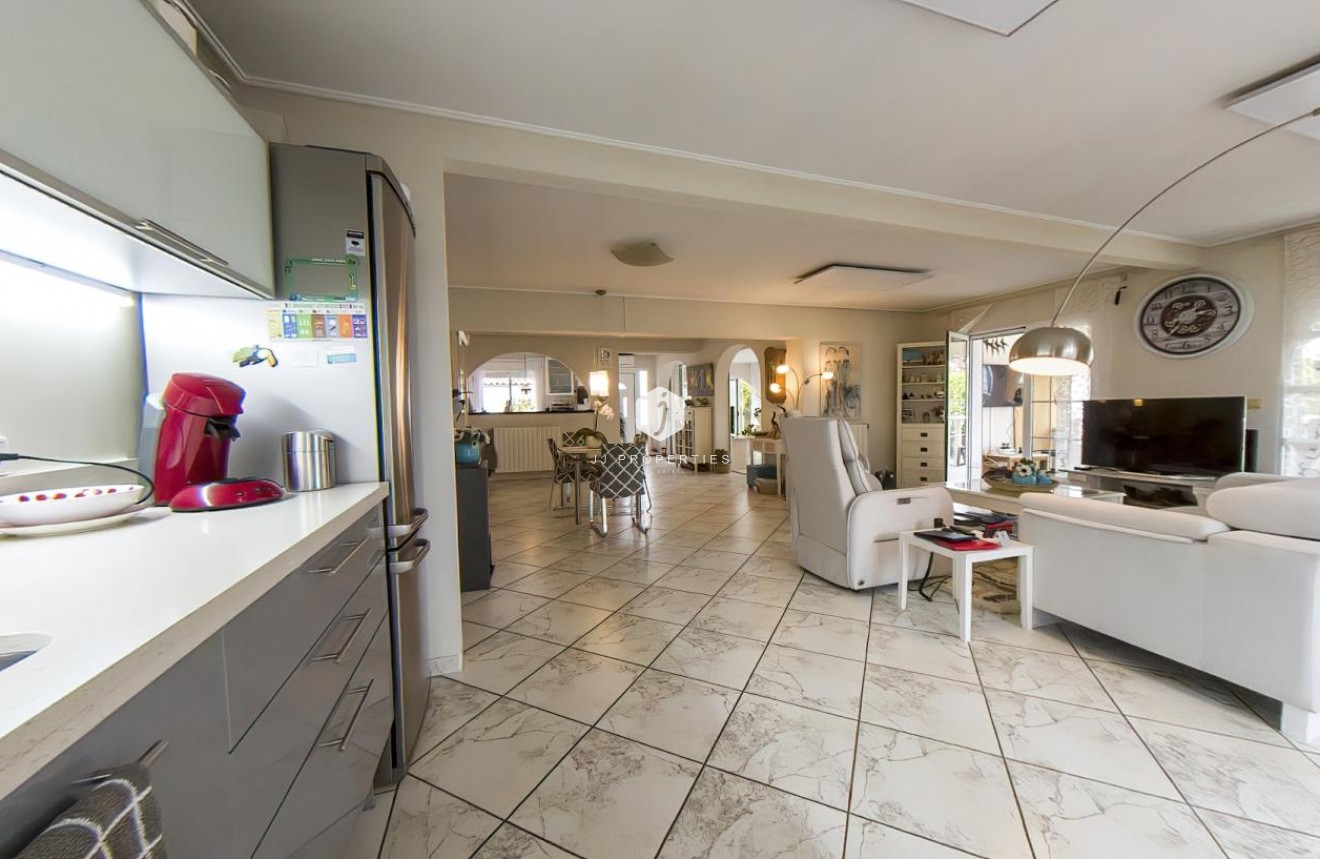 Resale - Villa -
Torrevieja - Costa Blanca