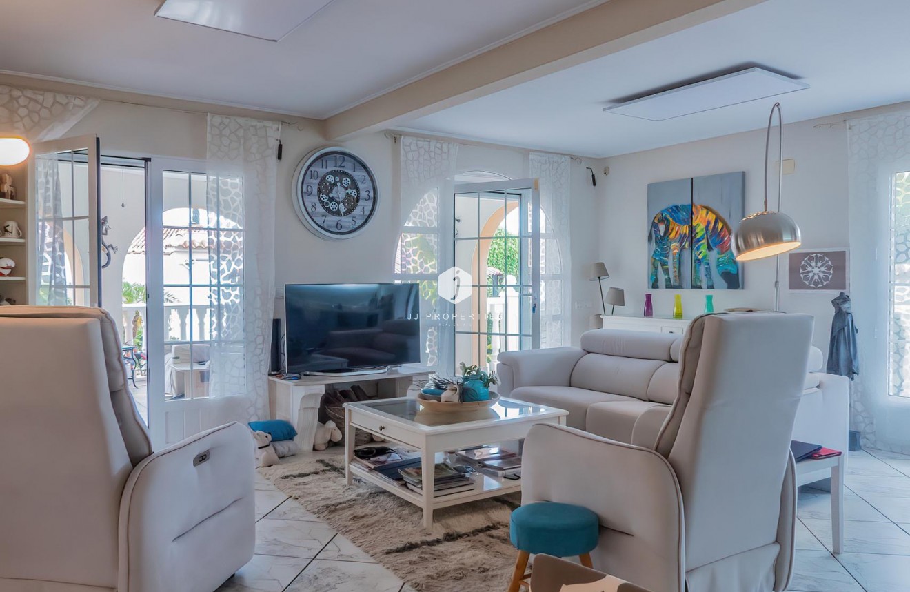 Resale - Villa -
Torrevieja - Costa Blanca