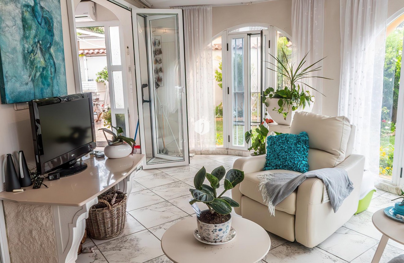 Resale - Villa -
Torrevieja - Costa Blanca